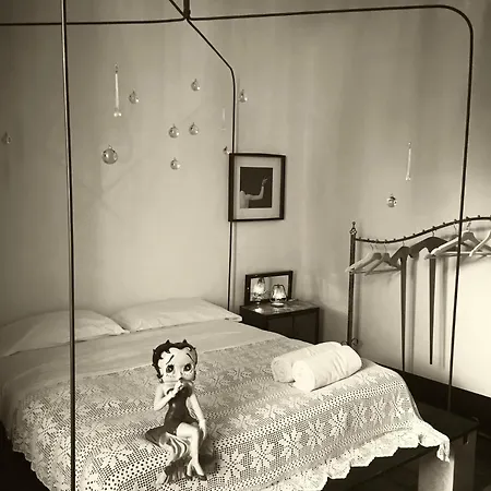 La Cot Bed & Breakfast 2*