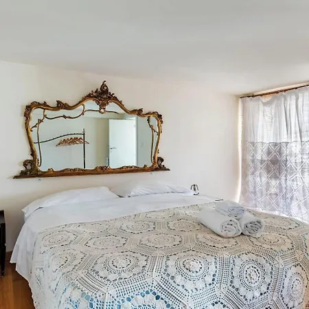 La Cot Bed & Breakfast