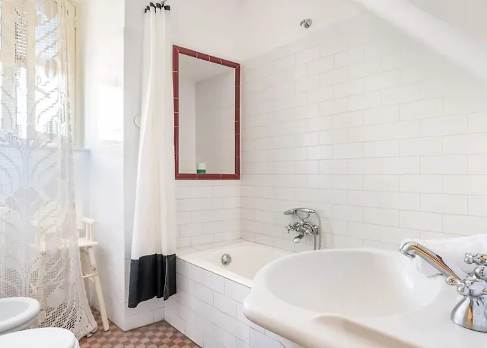 Oda ve Kahvaltı La Cot 4*