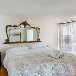 La Cot Bed and Breakfast