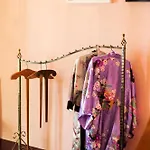 La Cot Bed and Breakfast