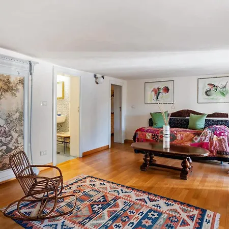 La Cot Bed and Breakfast